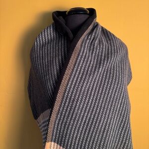 Barbour Black and Gray Houndstooth Scarf